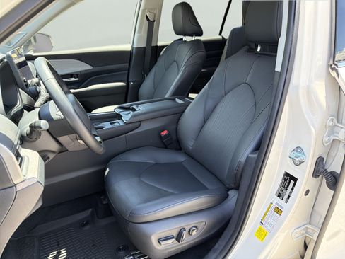 Used 2024 Toyota Grand Highlander AWD Hybrid image 18