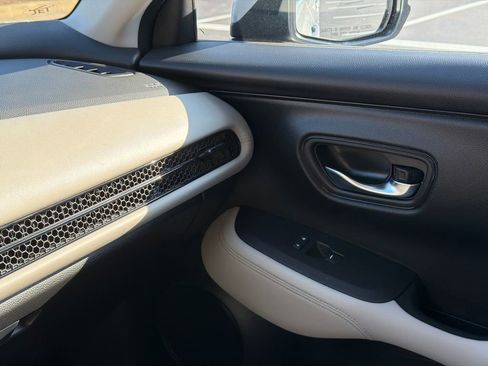 Used 2023 Honda HR-V LX image 29