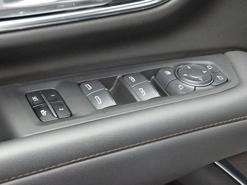 Used 2024 Chevrolet Tahoe High Country AWD/4WD image 15