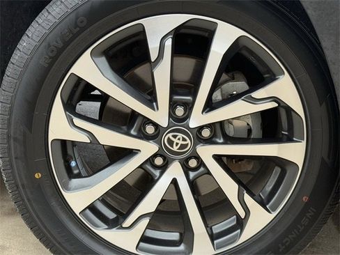 Used 2023 Toyota Corolla Cross XLE image 10