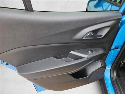 Used 2025 Chevrolet Trax ACTIV w/ Sunroof Package image 10