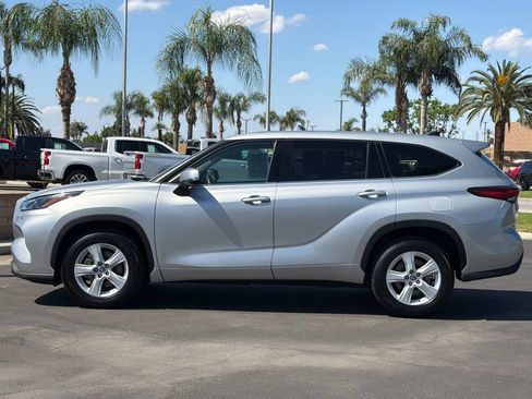Used 2022 Toyota Highlander L FWD image 6