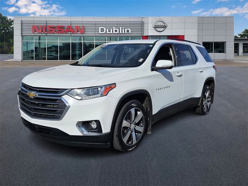 Used 2021 Chevrolet Traverse LT w/ LT Premium Package image 1