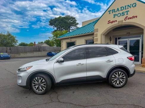 Used 2020 Ford Escape Titanium AWD/4WD image 28