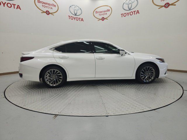 Used 2025 Lexus ES 300h Ultra Luxury FWD image 3