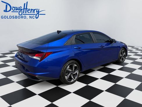 Used 2023 Hyundai Elantra SEL w/ Convenience Package FWD image 5