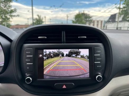 Certified 2025 Kia Soul LX w/ LX Technology Package FWD image 34