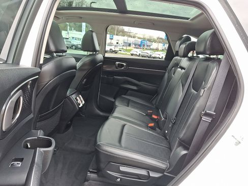 Used 2024 Kia Sorento S w/ Panoramic Sunroof Package image 10