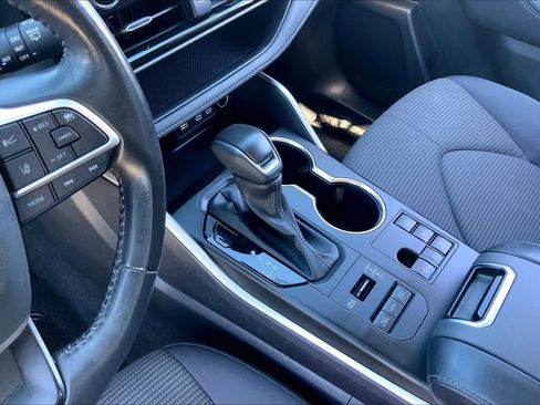 Certified 2024 Toyota Highlander LE image 16
