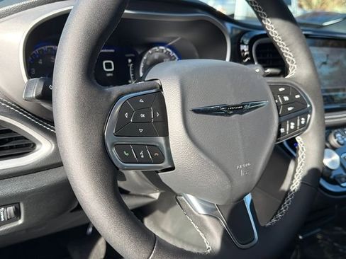 New 2026 Chrysler Pacifica Select image 14