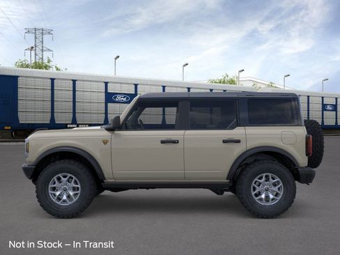 New 2025 Ford Bronco Badlands image 3