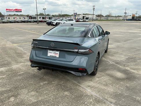 New 2026 Nissan Sentra SR w/ Floor Mat Package FWD image 8