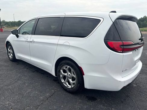 Used 2024 Chrysler Pacifica Limited FWD image 6