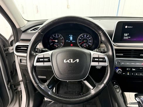 Used 2022 Kia Telluride EX w/ EX Premium Package image 8