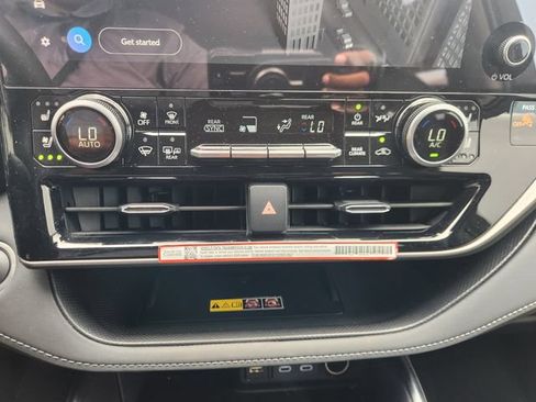 Certified 2026 Toyota Highlander Limited AWD/4WD image 18
