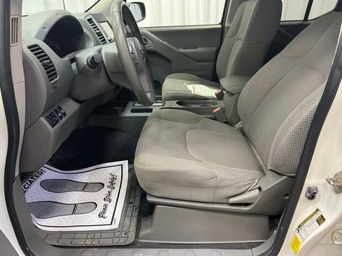 Used 2019 Nissan Frontier SV image 4