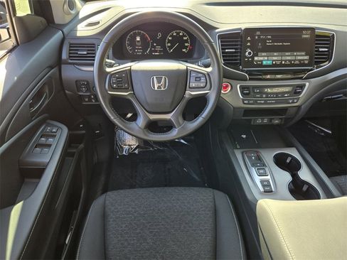 Used 2025 Honda Ridgeline Sport image 14