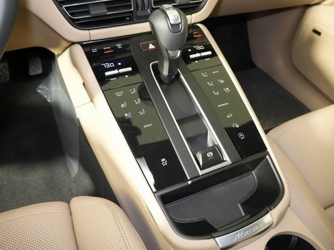 New 2026 Porsche Macan image 27