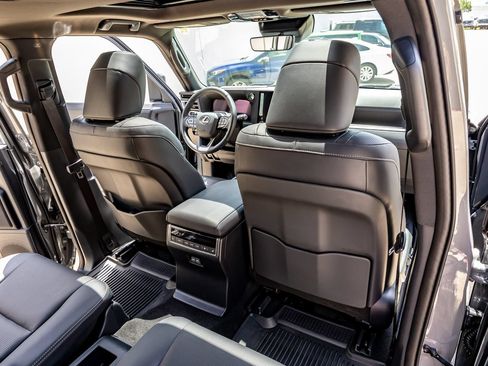Used 2026 Lexus GX 550 w/ Accessory Package (2T) AWD/4WD image 31