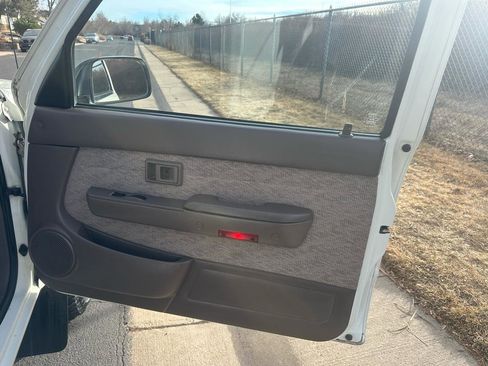 Used 1998 Toyota Tacoma 4x4 Xtracab V6 image 17