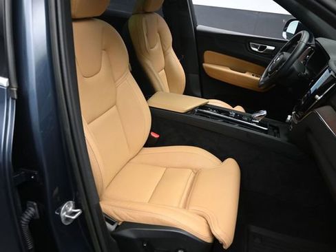 Used 2023 Volvo XC60 B5 Ultimate w/ Climate Package AWD/4WD image 29