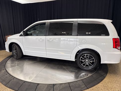 Used 2016 Dodge Grand Caravan SXT image 4
