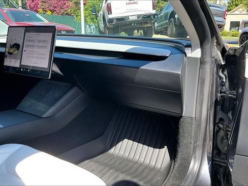 Used 2024 Tesla Model 3 Standard Range RWD image 15