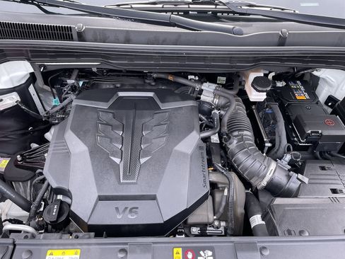 Used 2025 Kia Carnival FWD image 15