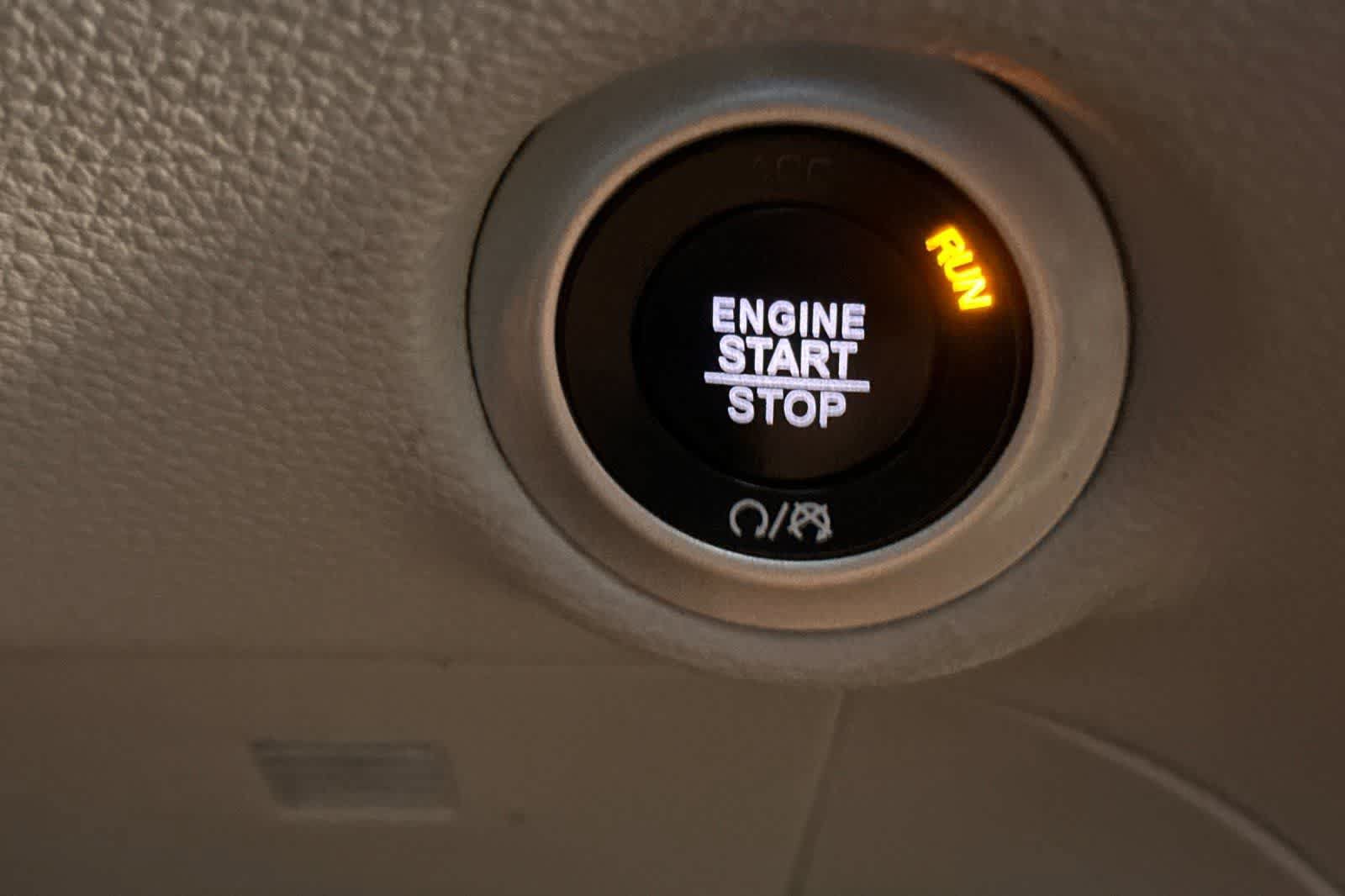 Used 2023 Chrysler Pacifica Limited FWD image 30