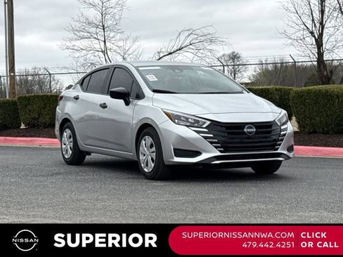 Used 2025 Nissan Versa S image 1