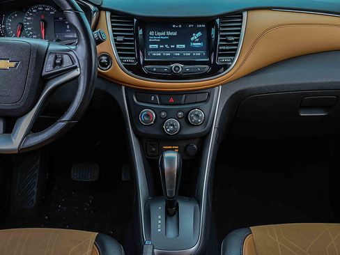Used 2017 Chevrolet Trax LT w/ LT Convenience Package image 11