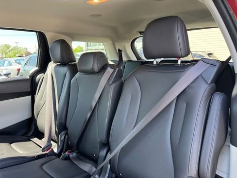 Used 2024 Kia Carnival LX FWD image 34