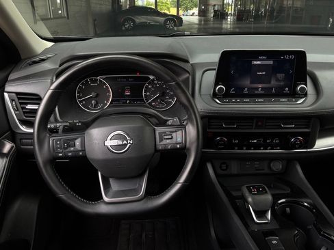 Used 2025 Nissan Rogue SV FWD image 14