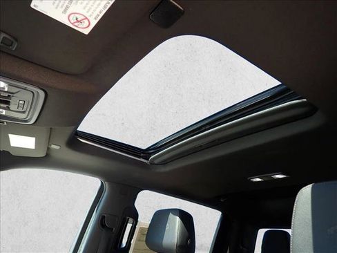 Used 2022 GMC Sierra 2500 AT4 w/ AT4 Premium Plus Package AWD/4WD image 16