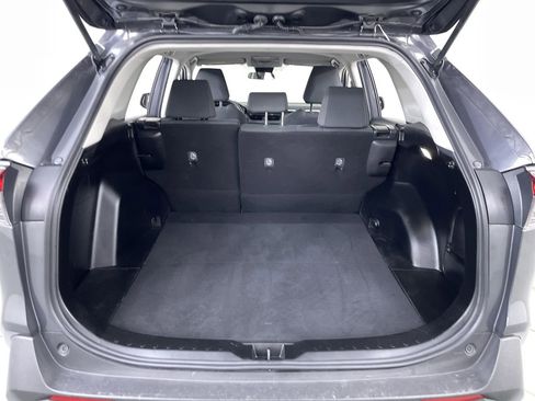 Used 2022 Toyota RAV4 LE FWD image 20
