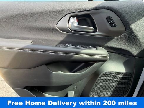 New 2026 Chrysler Pacifica Select image 27