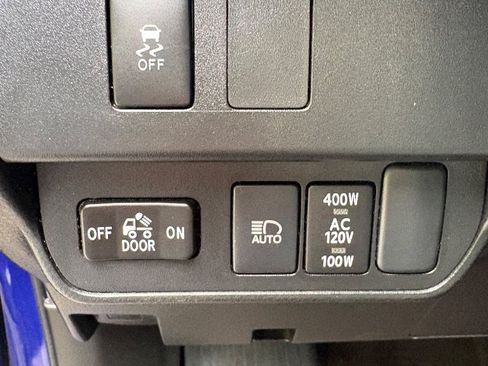 Used 2022 Toyota Tacoma TRD Sport w/ Technology Package AWD/4WD image 11