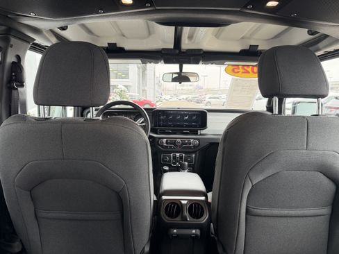 Used 2025 Jeep Wrangler Sport image 11