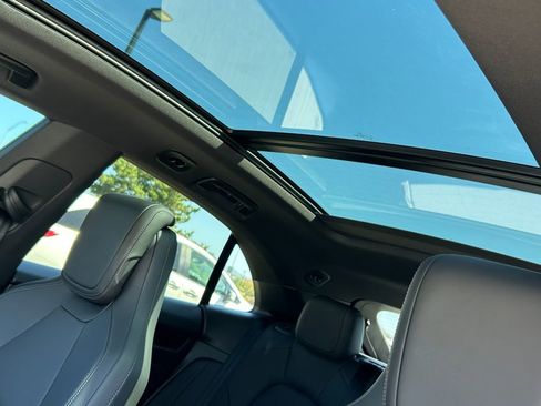 Used 2025 Porsche Macan Electric RWD image 17