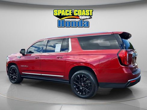 Used 2022 GMC Yukon XL Denali w/ Denali Premium Package image 11