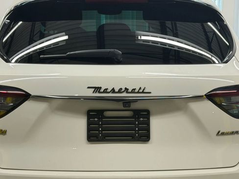 Used 2021 Maserati Levante AWD/4WD image 11