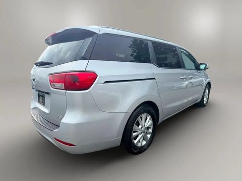 Used 2017 Kia Sedona LX w/ LX Essentials Premium Package FWD image 8