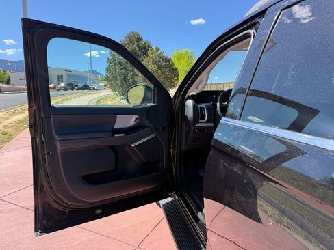 Used 2025 Ford Expedition Active image 11