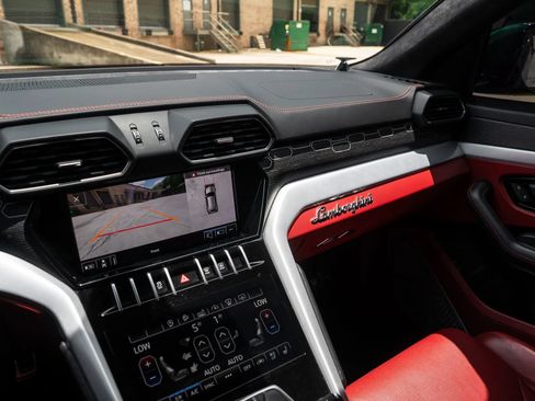 Used 2020 Lamborghini Urus AWD/4WD image 26