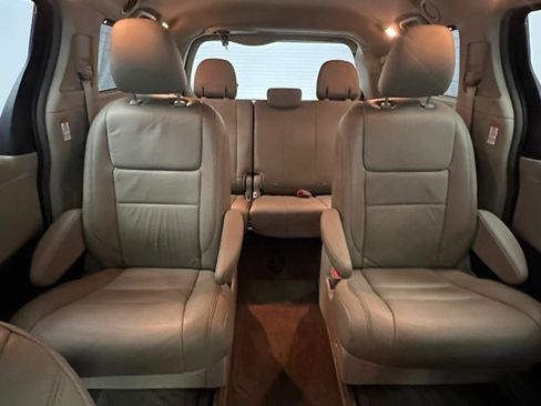 Used 2018 Toyota Sienna XLE w/ XLE Navigation Package image 41
