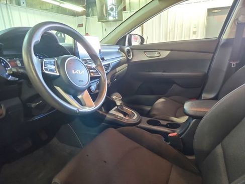 Used 2022 Kia Forte LXS FWD image 9