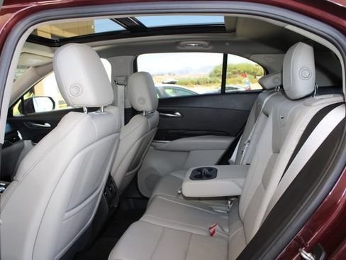 Used 2022 Cadillac XT4 Premium Luxury w/ Technology Package FWD image 33