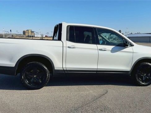 Used 2023 Honda Ridgeline Black Edition image 9