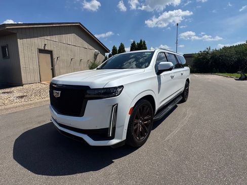 Used 2021 Cadillac Escalade ESV Sport AWD/4WD image 2