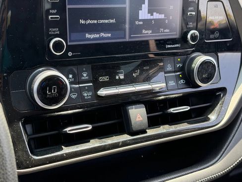 Used 2021 Toyota Highlander L FWD image 10